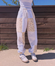 Load image into Gallery viewer, (M/L) Neutral Leopard 1/1 Joggers