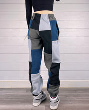 Load image into Gallery viewer, (S/M) Raindrop 1/1 Joggers +zipper pockets