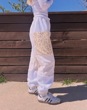 Load image into Gallery viewer, (M/L) Neutral Leopard 1/1 Joggers