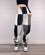 Load image into Gallery viewer, (M/L) Diamond 1/1 Joggers