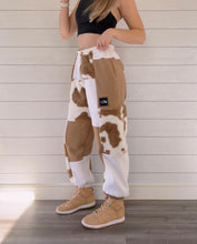 Load image into Gallery viewer, (S/M) Rustic Cow 1/1 Joggers +pockets