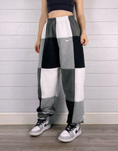 Load image into Gallery viewer, (L/XL) Diamond 1/1 Joggers