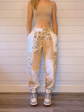 Load image into Gallery viewer, (S/M) Neutral Leopard 1/1 Joggers +pockets