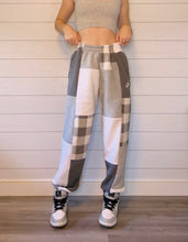 Load image into Gallery viewer, (S/M) Ash Plaid 1/1 Joggers +pockets