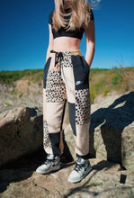 Load image into Gallery viewer, (S/M) Rustic Dots 1/1 Joggers +pockets