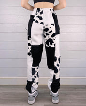 Load image into Gallery viewer, (S/M) Diamond Cow 1/1 Joggers +zipper pockets
