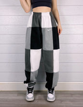 Load image into Gallery viewer, (L/XL) Diamond 1/1 Joggers