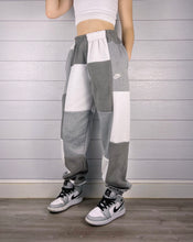 Load image into Gallery viewer, (M/L) Ash Grey 1/1 Joggers +pockets