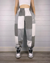 Load image into Gallery viewer, (M/L) Ash Grey 1/1 Joggers +pockets