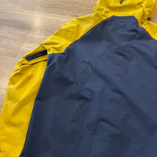 Load image into Gallery viewer, Patagonia 3L Torrentshell Jacket (L)
