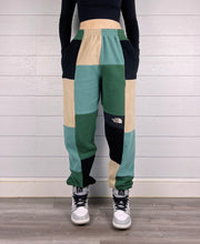 Load image into Gallery viewer, (S/M) Woodland 1/1 Joggers +zipper pockets
