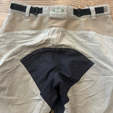 Load image into Gallery viewer, Vintage 2000’s Oakley Software Cargo Shorts (L)
