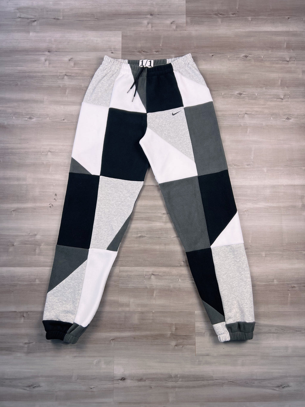 (M/L) Diamond 1/1 Joggers