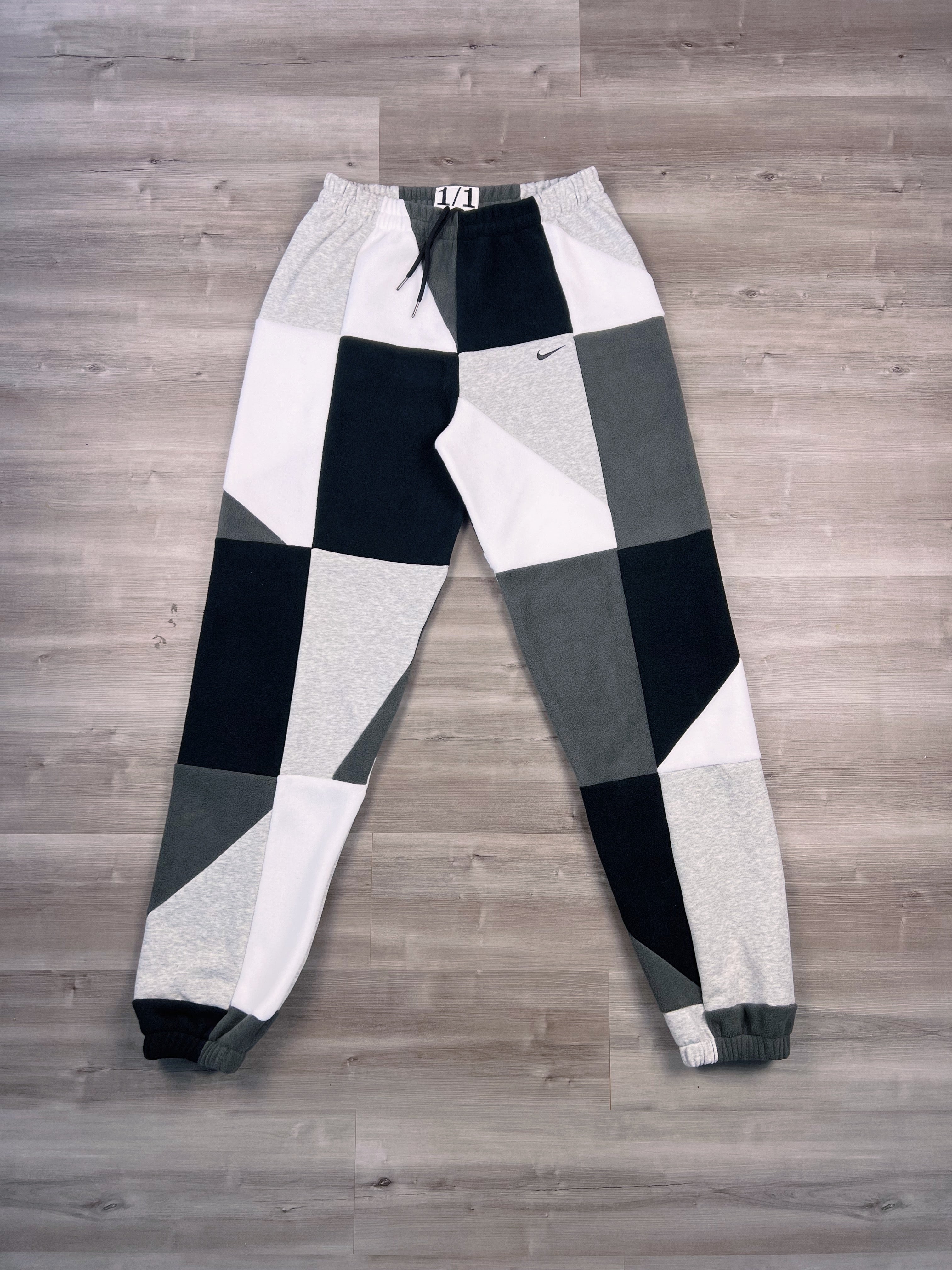 (M/L) Diamond 1/1 Joggers