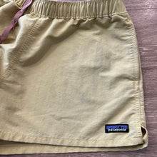 Load image into Gallery viewer, Patagonia Barely Baggies (L)
