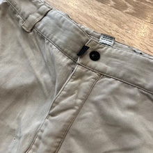 Load image into Gallery viewer, Vintage 2000’s Oakley Software Cargo Shorts (L)
