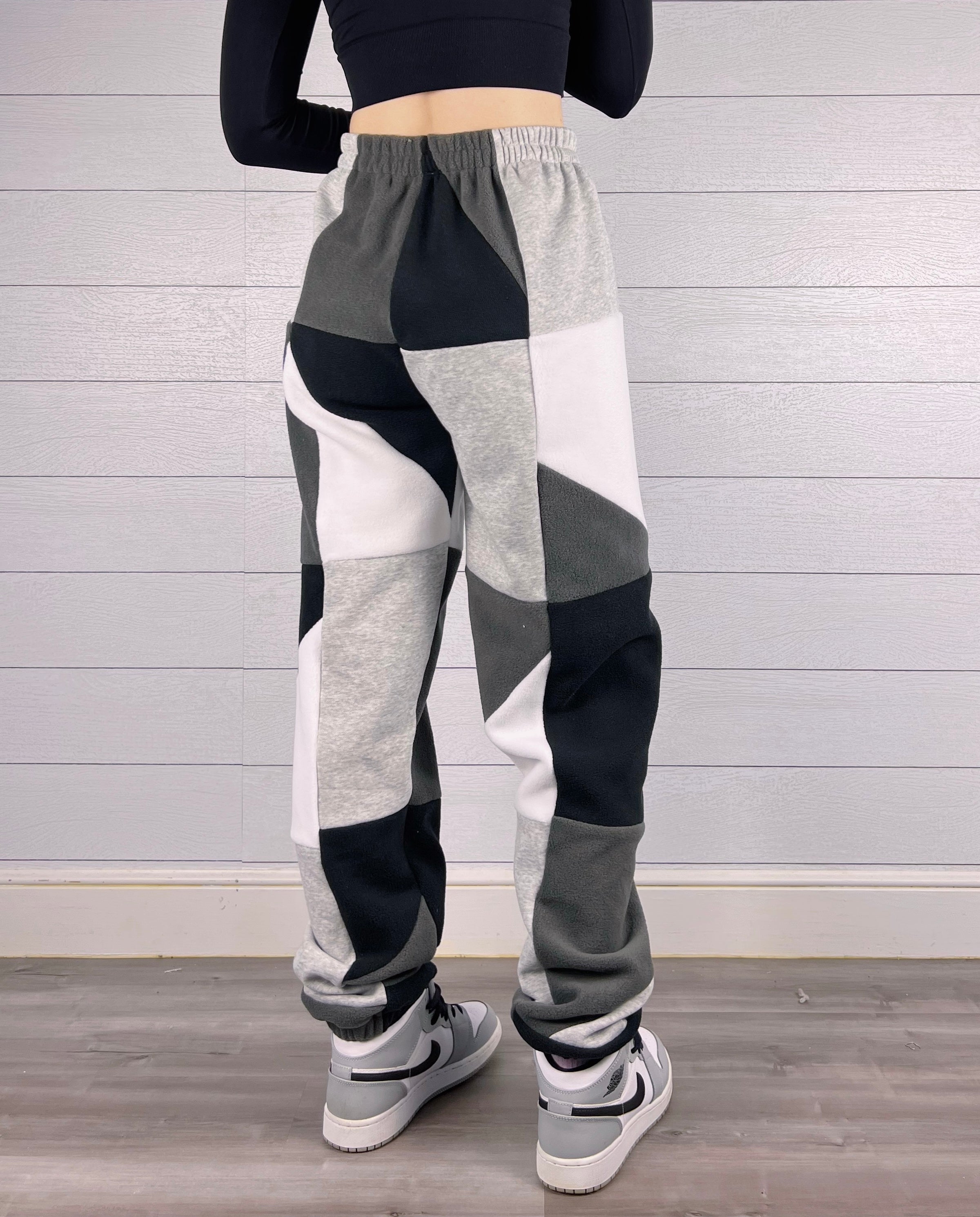 (M/L) Diamond 1/1 Joggers