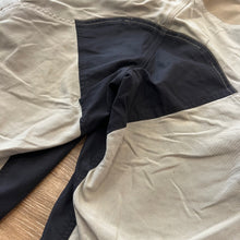 Load image into Gallery viewer, Vintage 2000’s Oakley Software Cargo Shorts (L)
