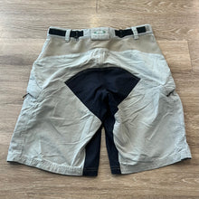 Load image into Gallery viewer, Vintage 2000’s Oakley Software Cargo Shorts (L)
