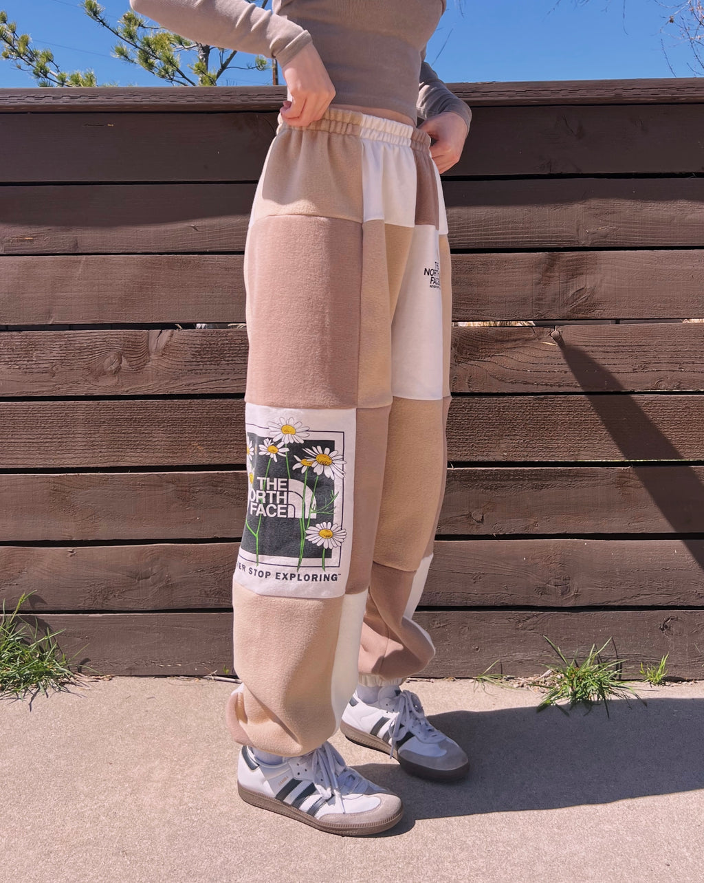 (M/L) Mountain Daisy 1/1 Joggers