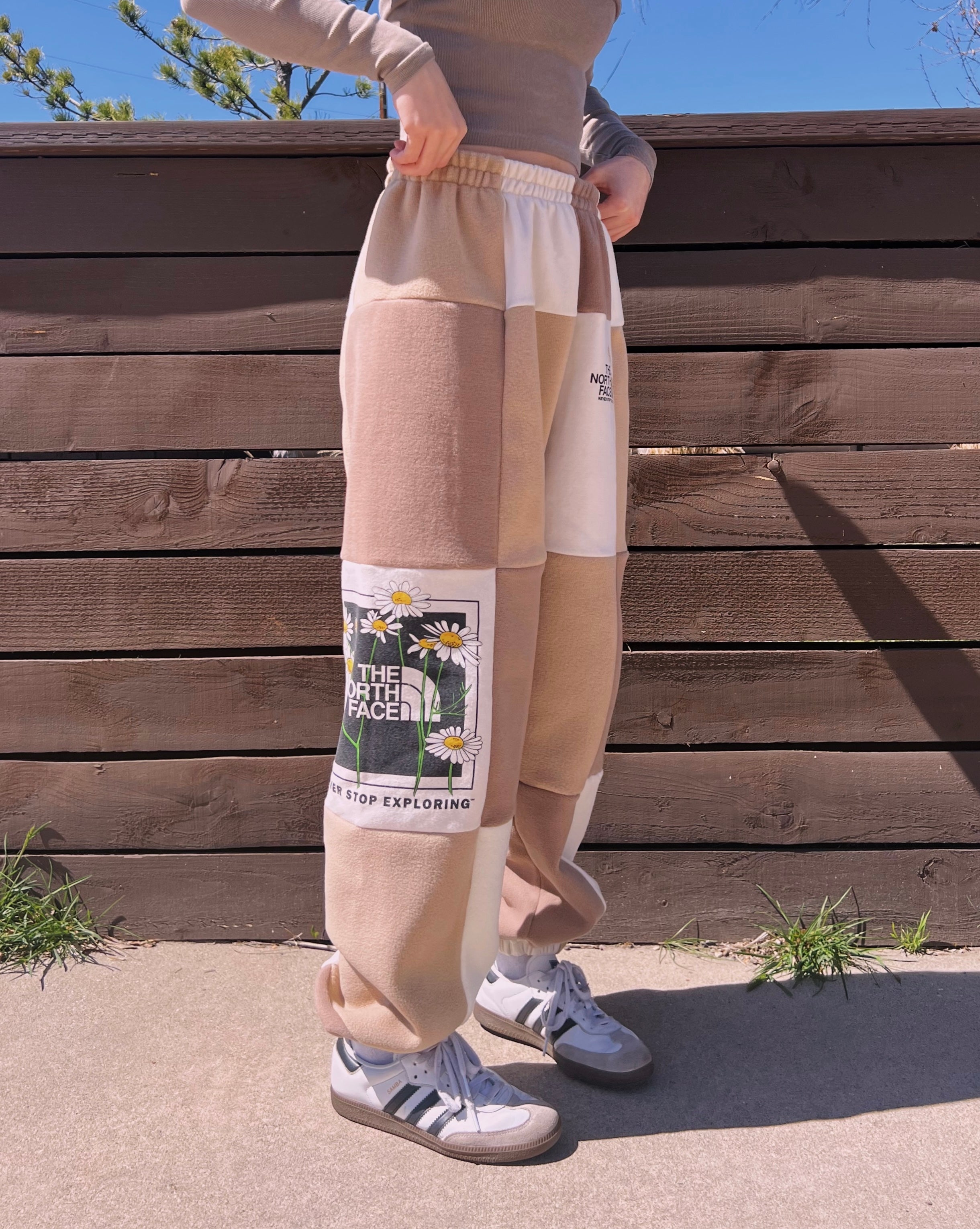 (M/L) Mountain Daisy 1/1 Joggers