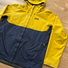 Load image into Gallery viewer, Patagonia 3L Torrentshell Jacket (L)
