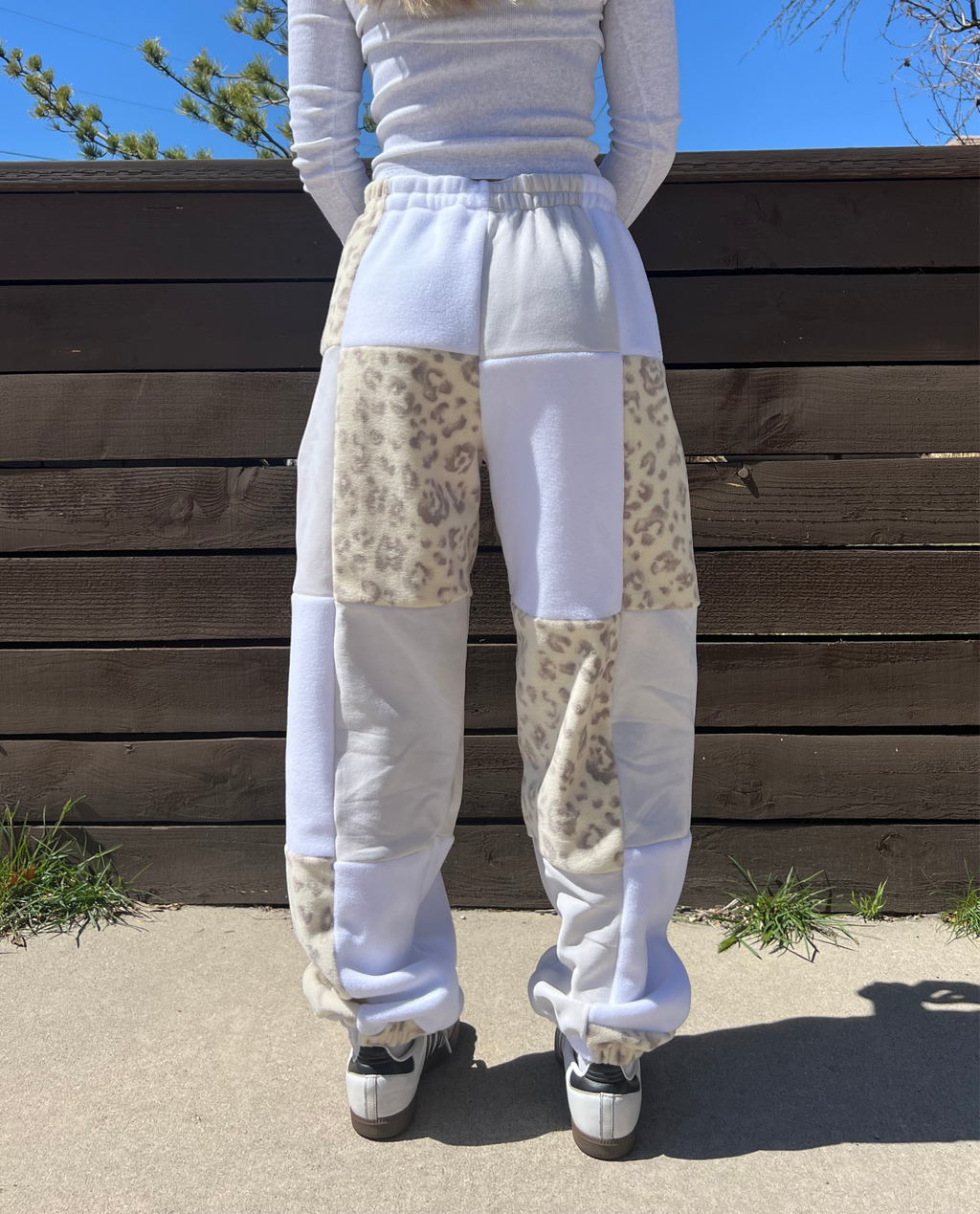 (M/L) Neutral Leopard 1/1 Joggers