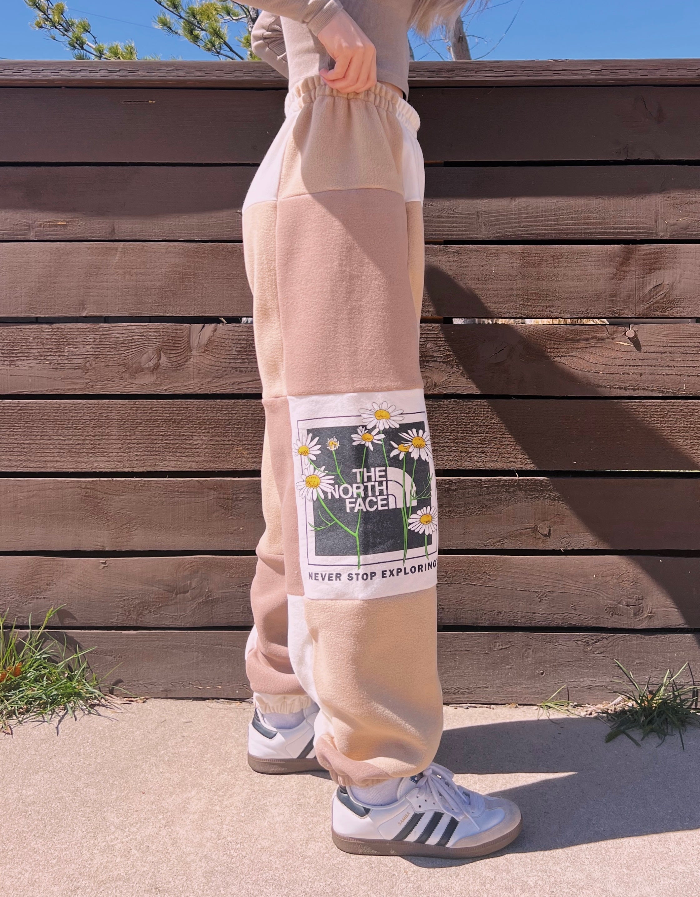 (M/L) Mountain Daisy 1/1 Joggers