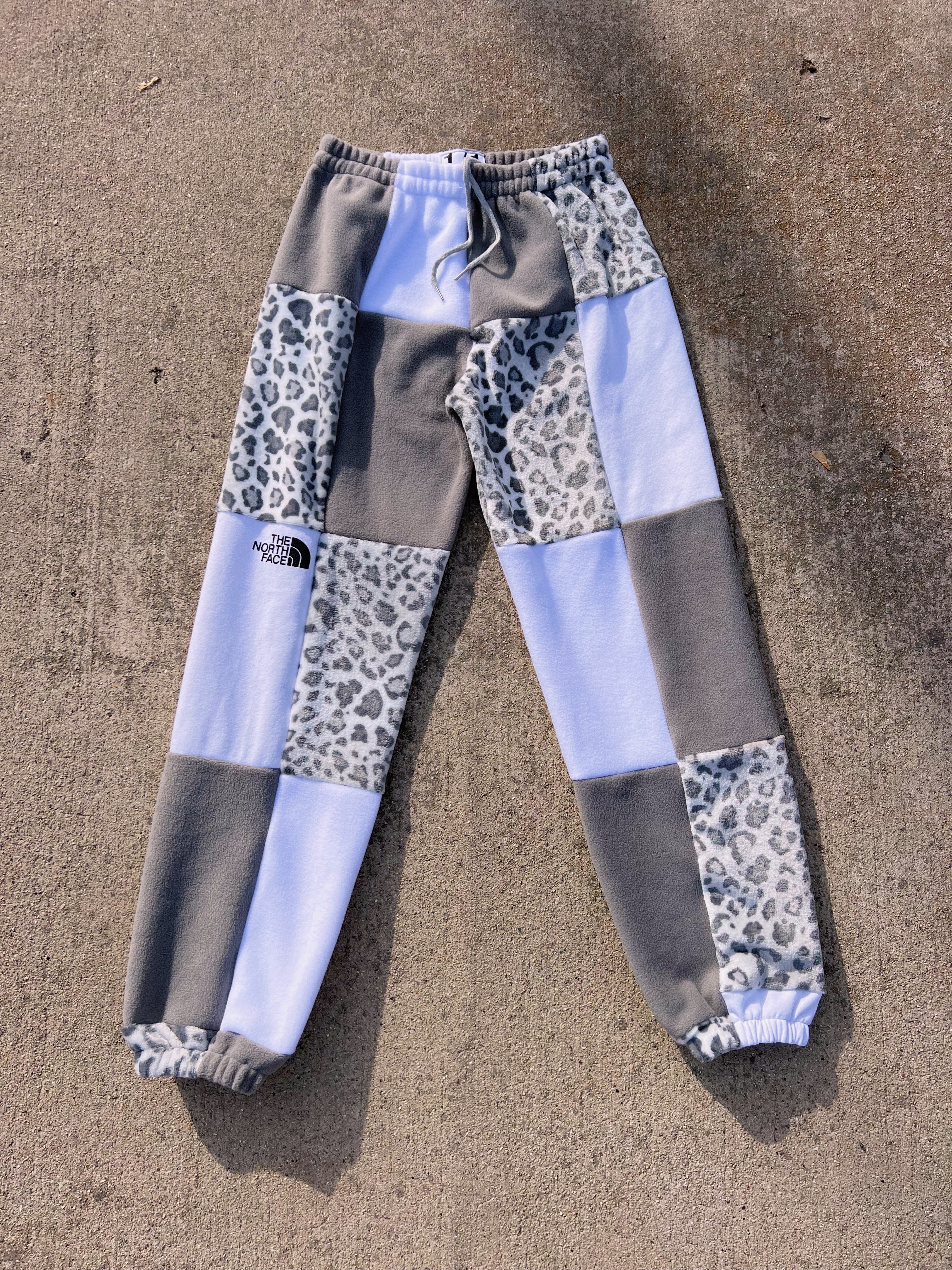 (S/M) Snow Leopard 1/1 Joggers