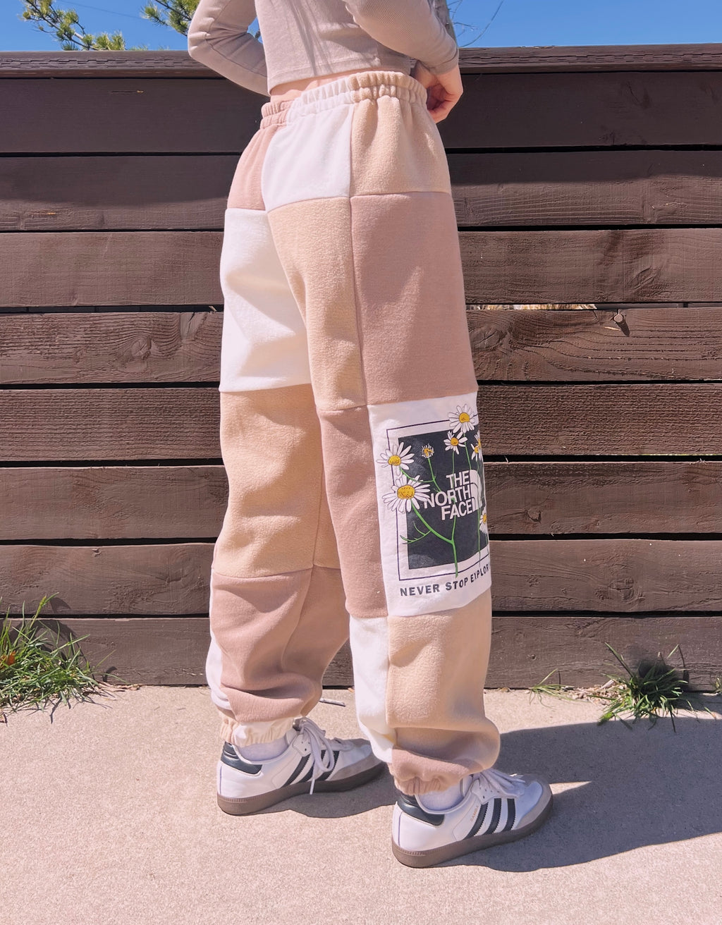 (M/L) Mountain Daisy 1/1 Joggers