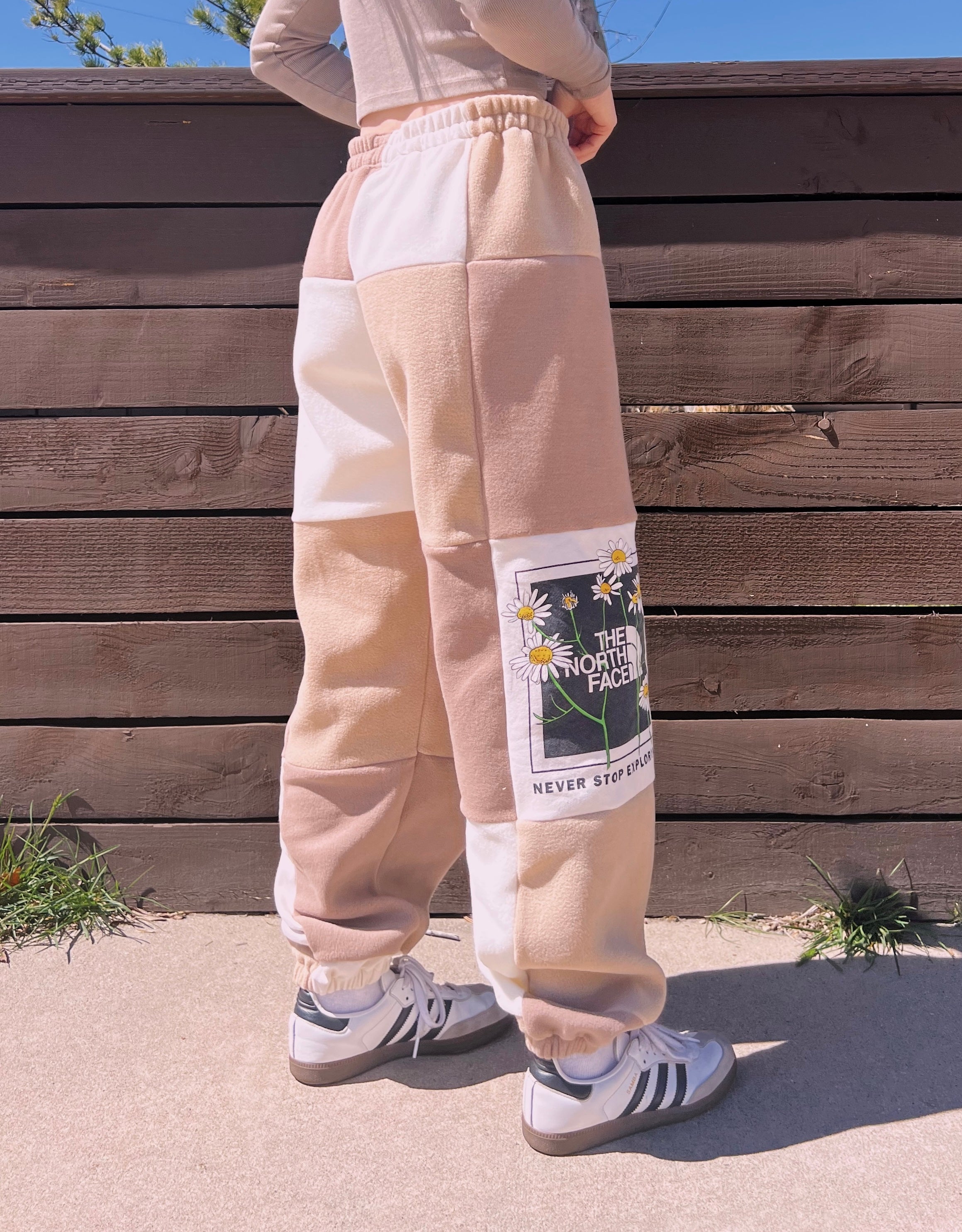 (M/L) Mountain Daisy 1/1 Joggers