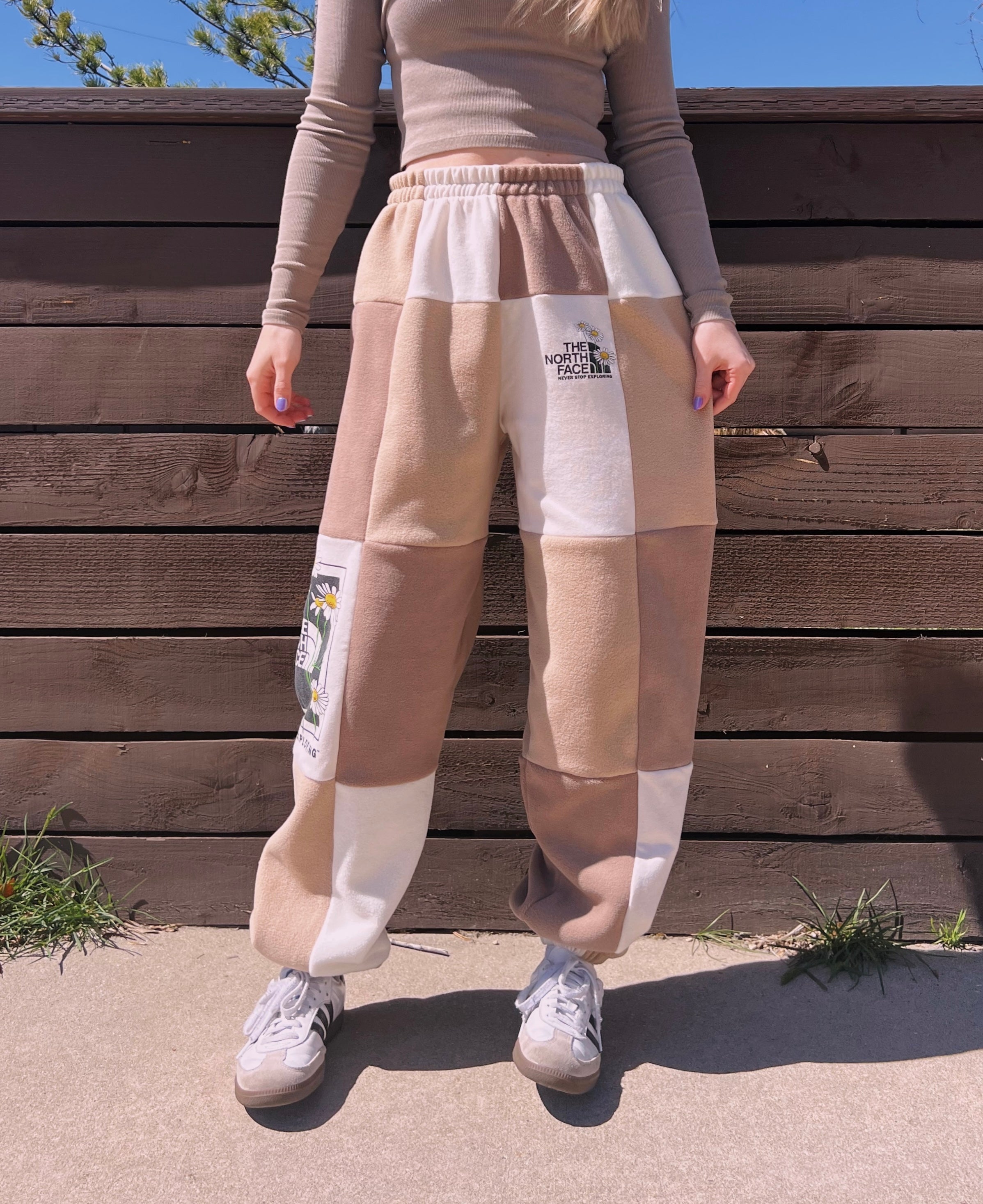 (M/L) Mountain Daisy 1/1 Joggers