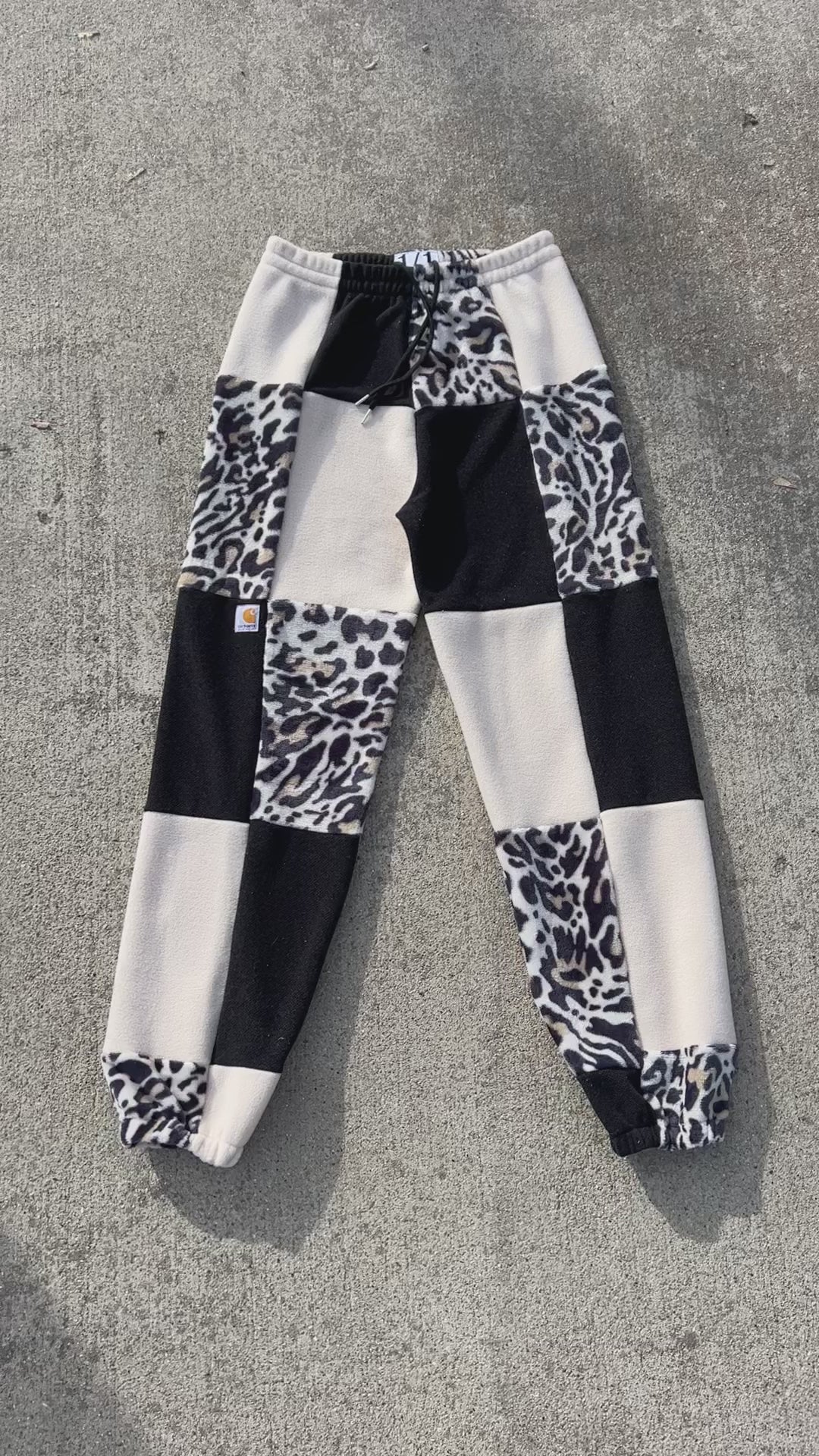 (M/L) Leopard 1/1 Joggers