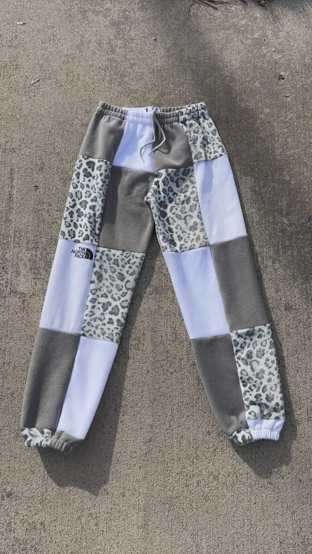 (S/M) Snow Leopard 1/1 Joggers