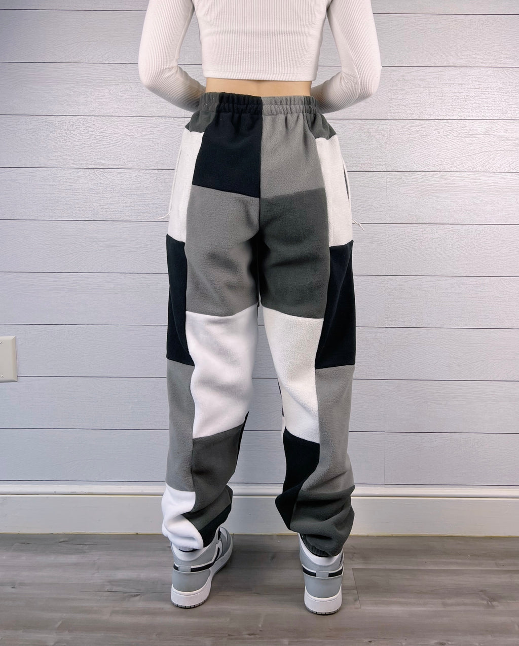 (M/L) Diamond 1/1 Joggers +zipper pockets