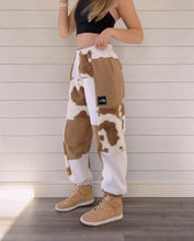 Load image into Gallery viewer, (S/M) Rustic Cow 1/1 Joggers +pockets

