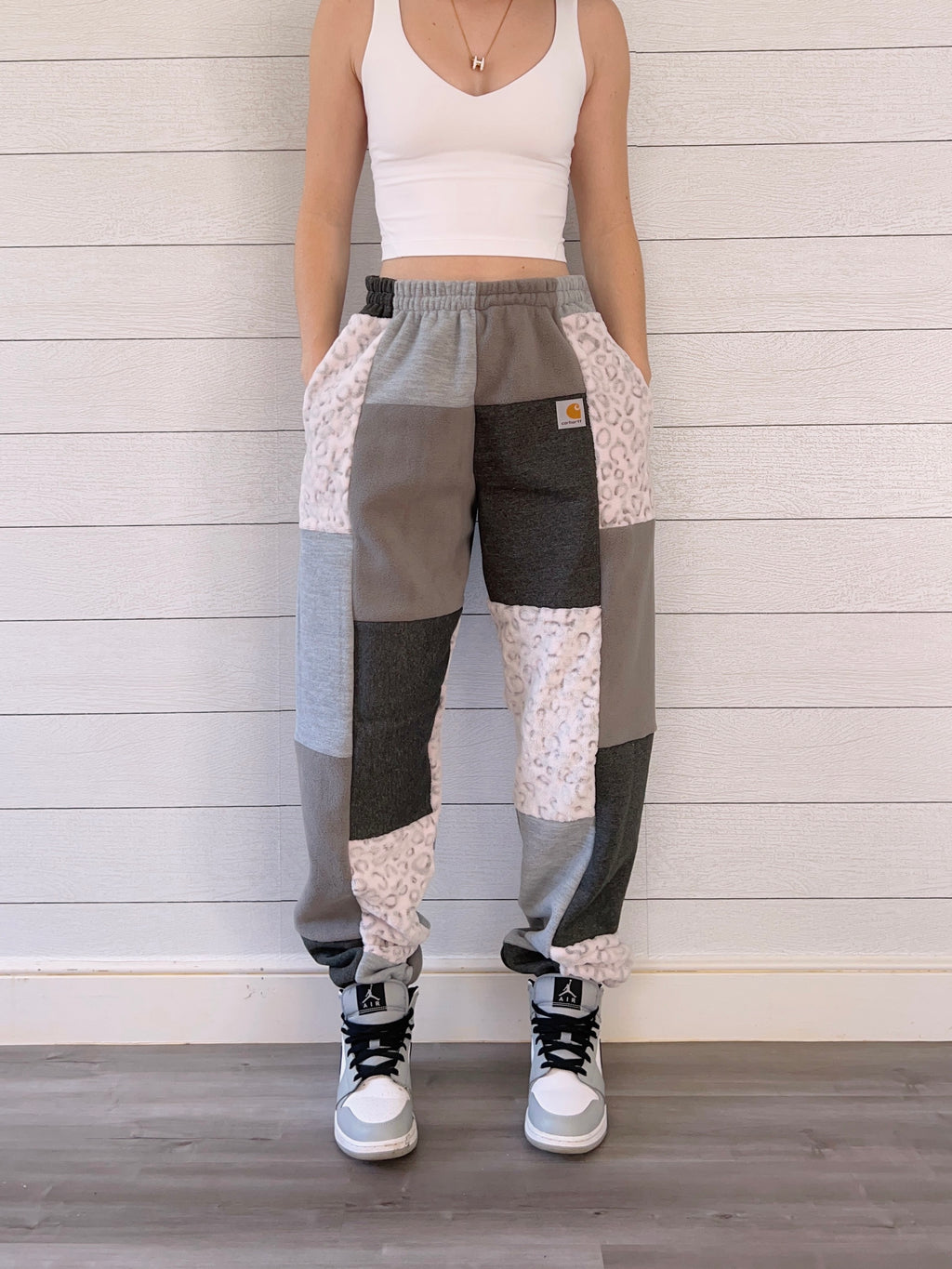 (L/XL) Snow Leopard 1/1 Joggers +pockets