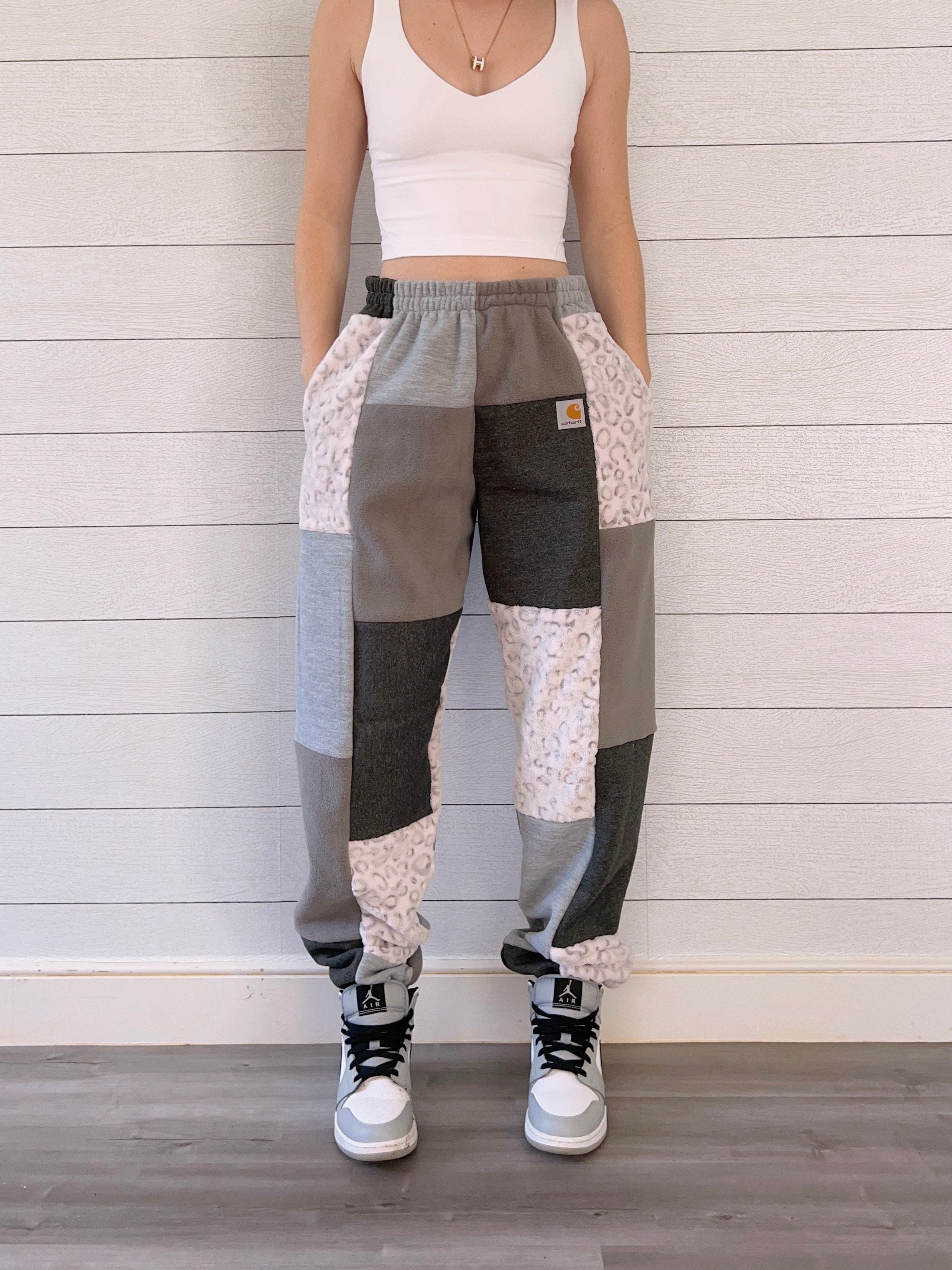 (L/XL) Snow Leopard 1/1 Joggers +pockets