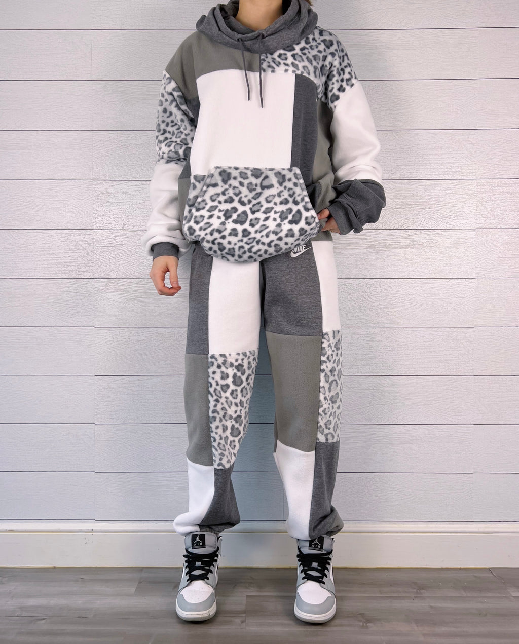 (S/M) Snow Leopard 1/1 Joggers