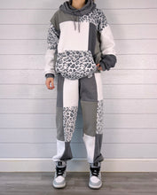 Load image into Gallery viewer, (S/M) Snow Leopard 1/1 Joggers
