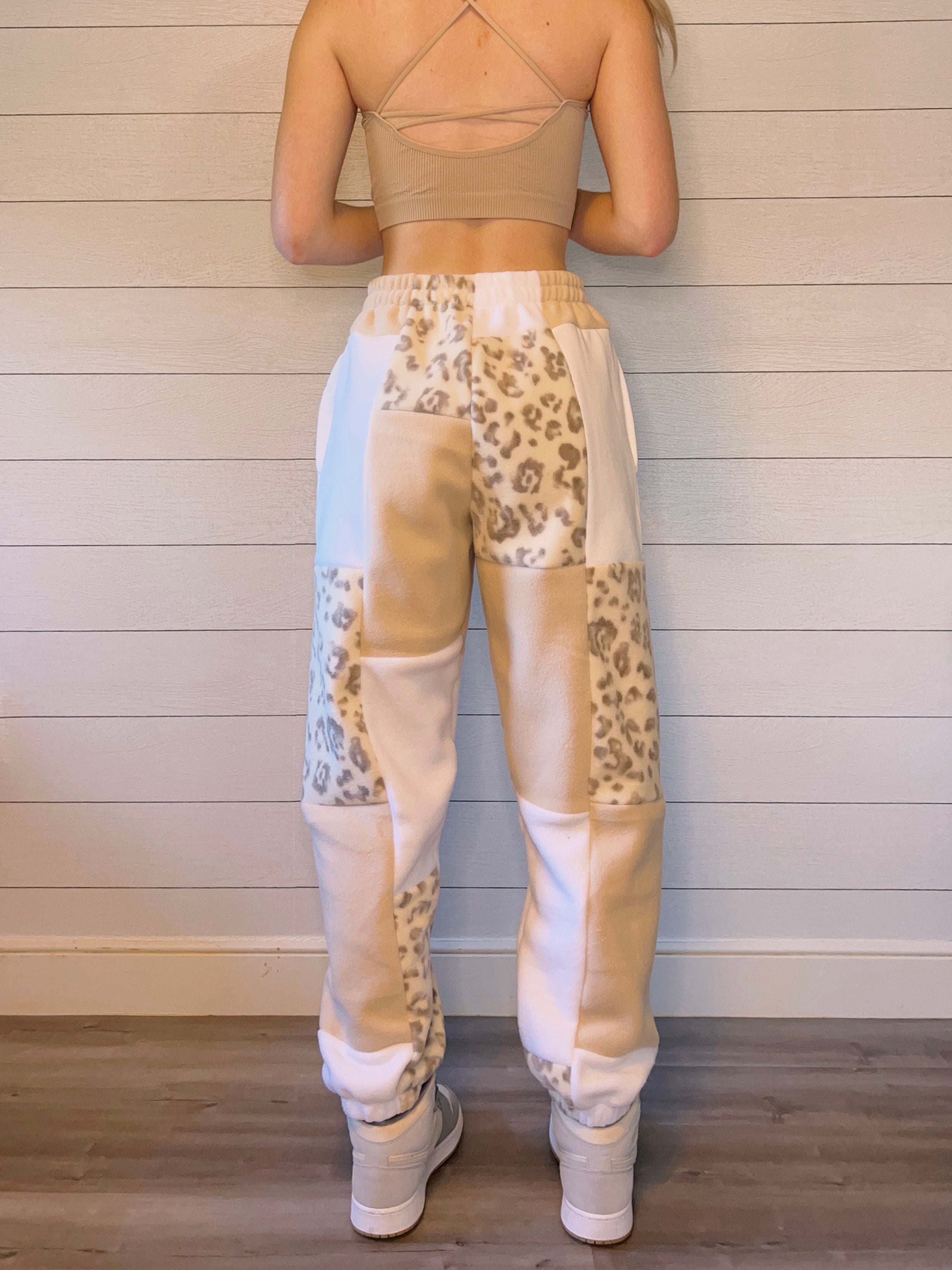 (S/M) Neutral Leopard 1/1 Joggers +pockets