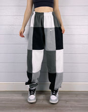 Load image into Gallery viewer, (L/XL) Diamond 1/1 Joggers
