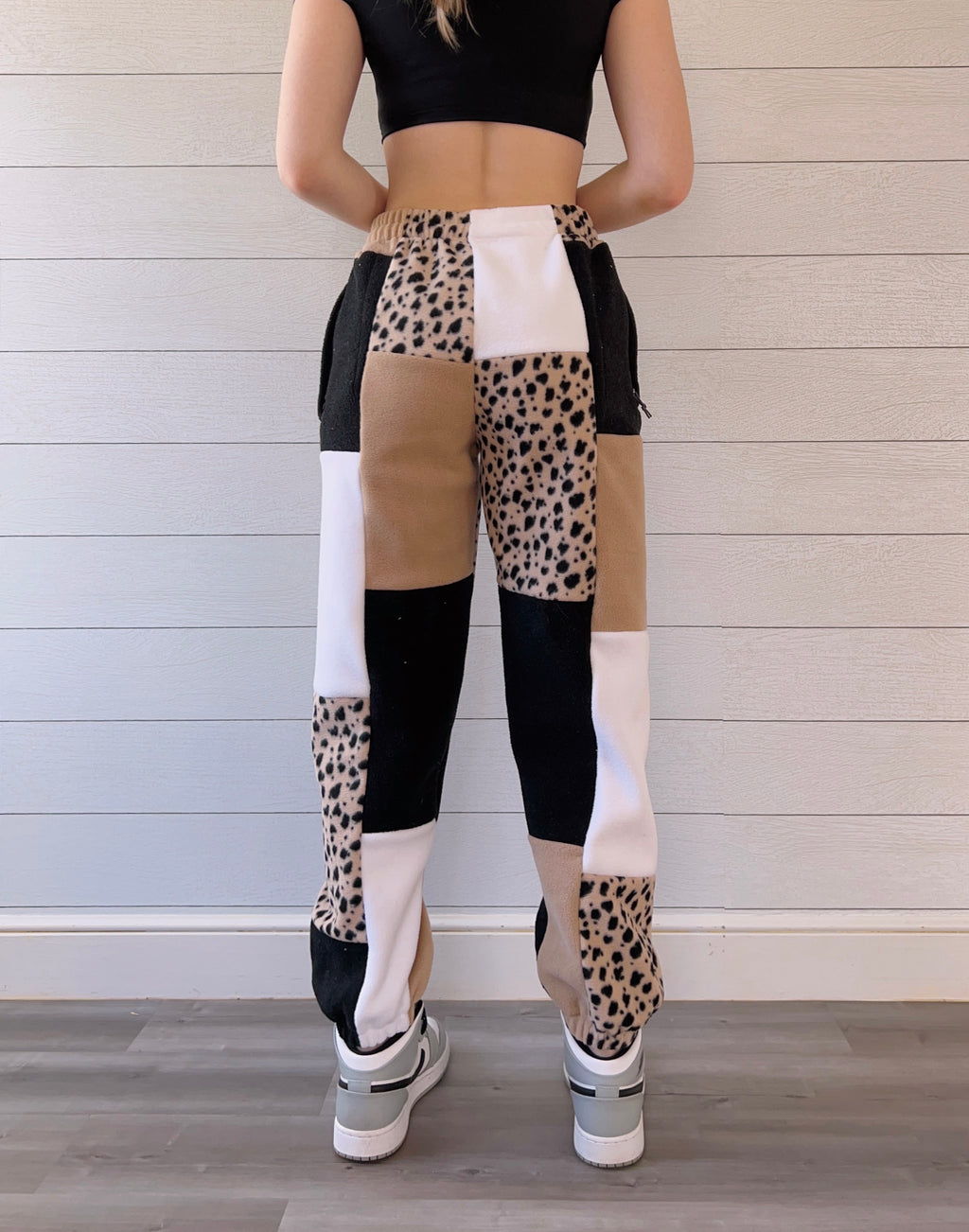 (XS/S) Rustic Dots 1/1 Joggers +zipper pockets