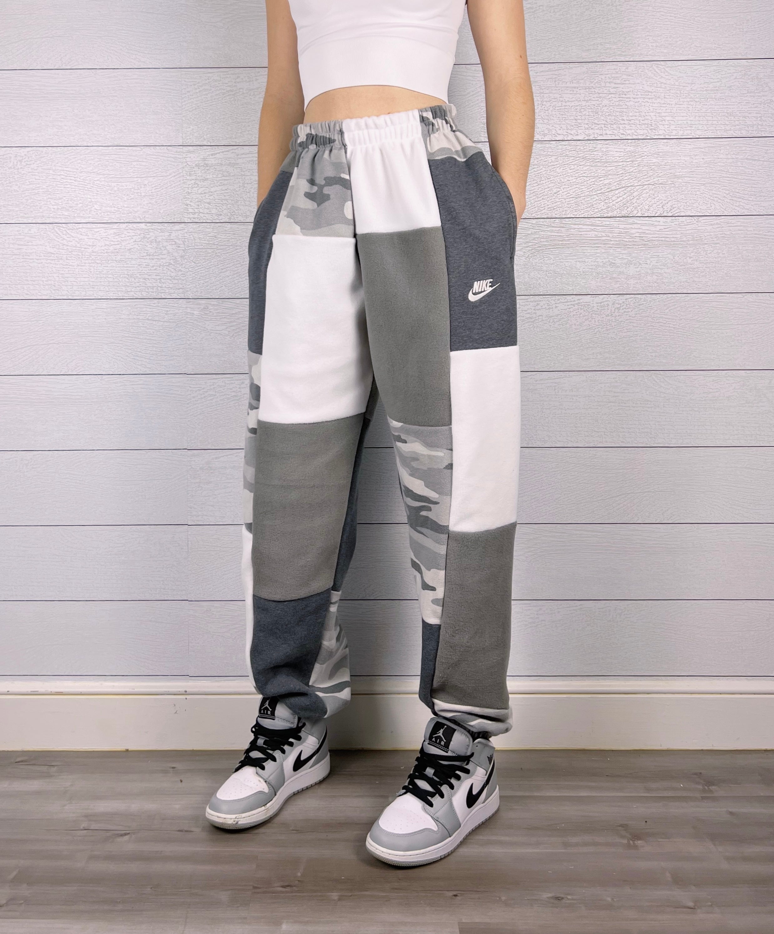 (M/L) Arctic Camo 1/1 Joggers +pockets