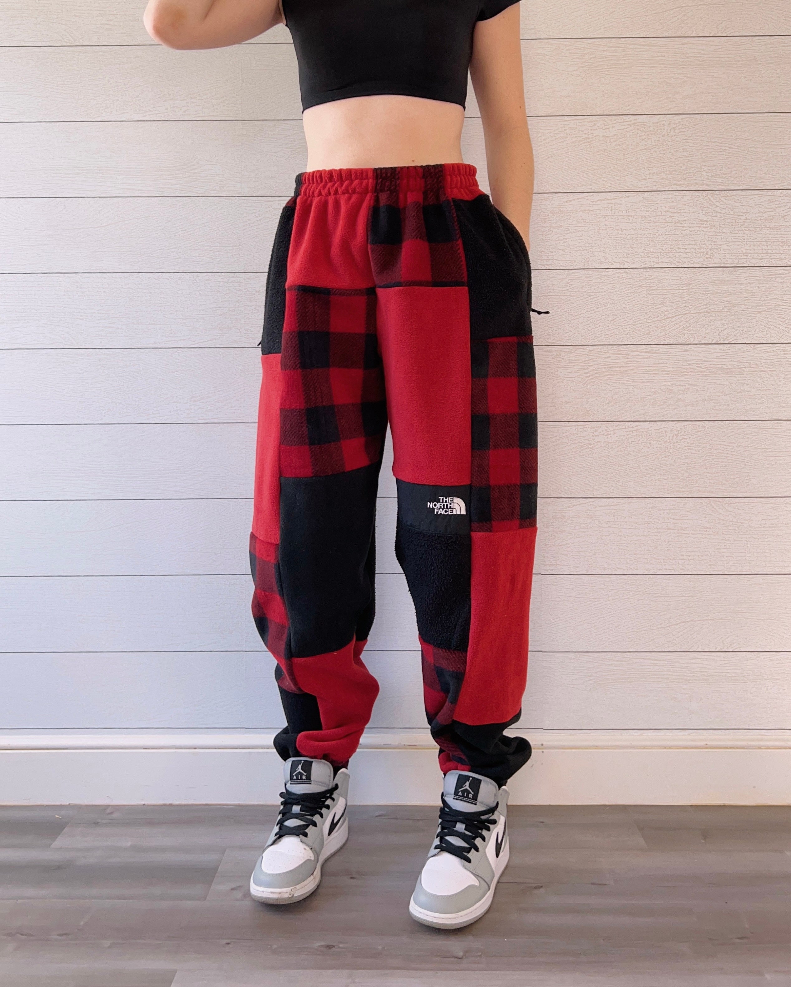 (M/L) Holly Jolly 1/1 Joggers +zipper pockets