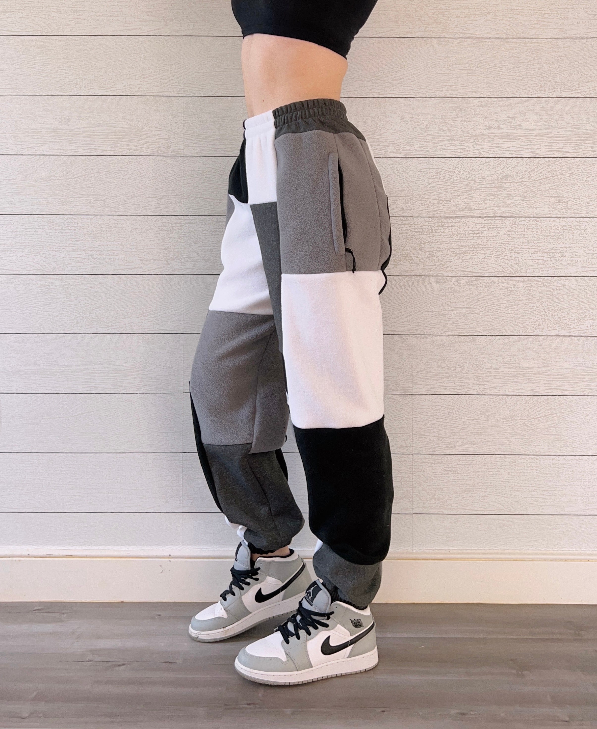(S/M) Diamond 1/1 Joggers +zipper pockets