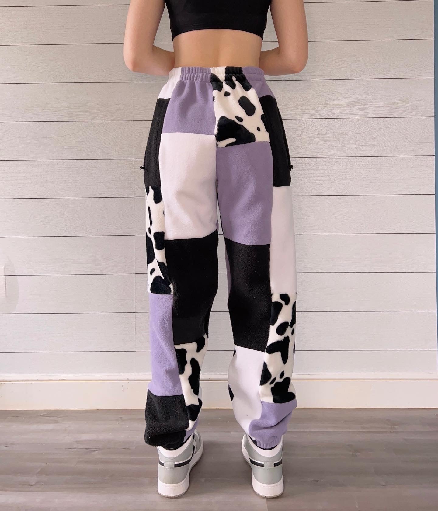 (S/M) Lavender Cow 1/1 Joggers +zipper pockets