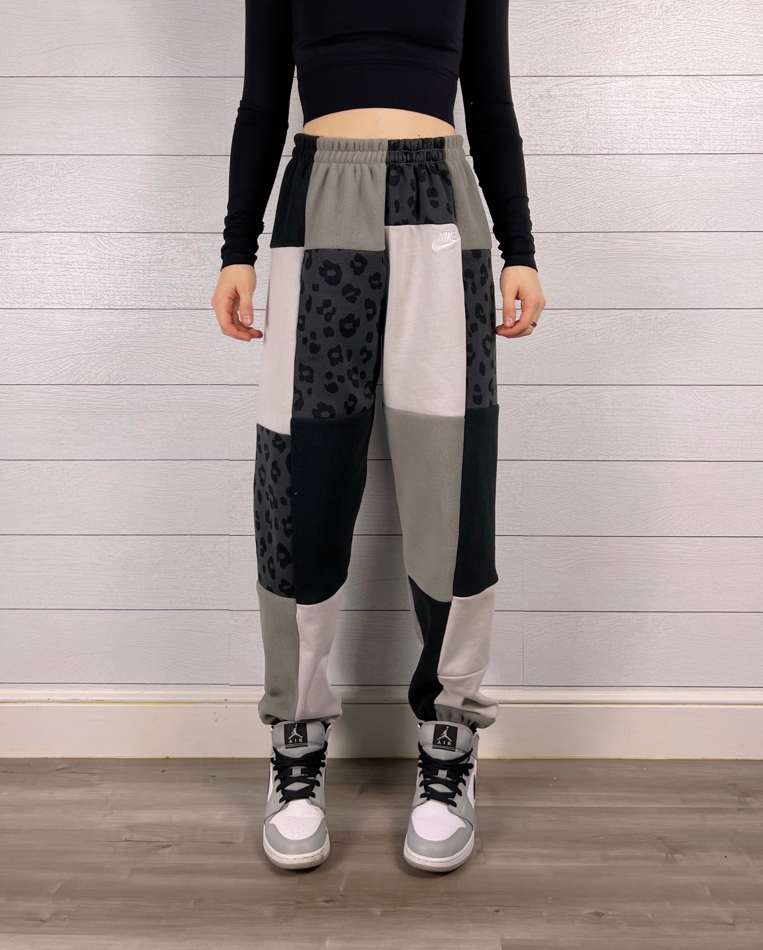 (S/M) Diamond Leopard 1/1 Joggers