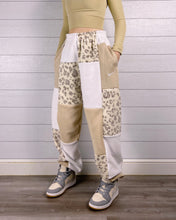 Load image into Gallery viewer, (L/XL) Neutral Leopard 1/1 Joggers +pockets
