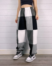 Load image into Gallery viewer, (L/XL) Diamond 1/1 Joggers
